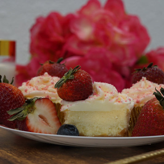 Strawberry Crumble Cheesecakes Cupcakes